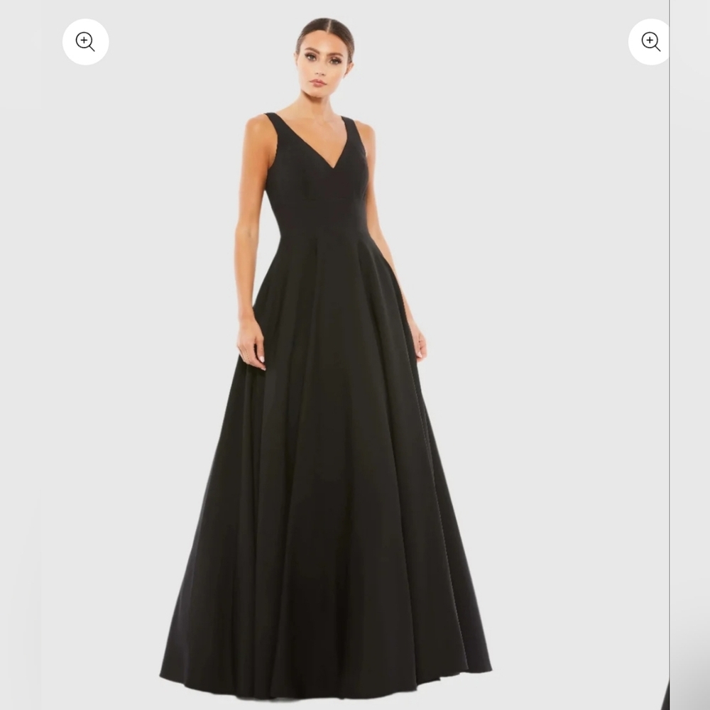 NWOT Mac Duggal Classic Elegant Black Evening Gown